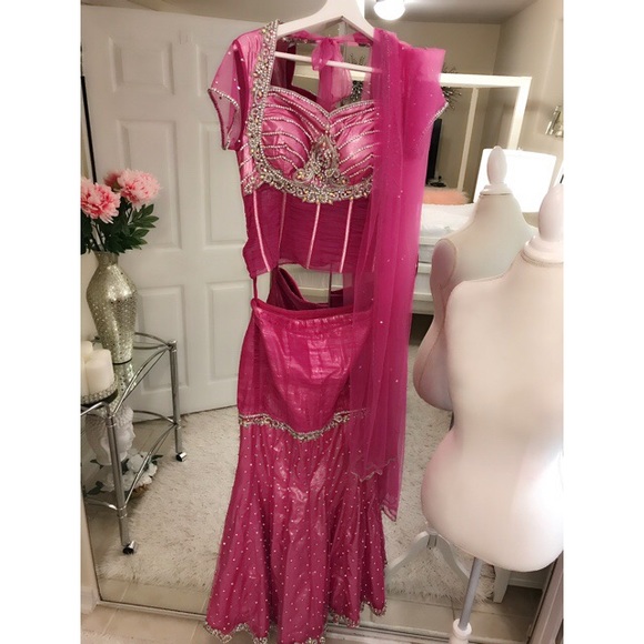 ๐๐ฏ๐ฅ๐ช๐ข๐ฏ/๐๐ข๐ฌ๐ช๐ด๐ต๐ข๐ฏ๐ช ๐Jeweled Outfit - Picture 2 of 11